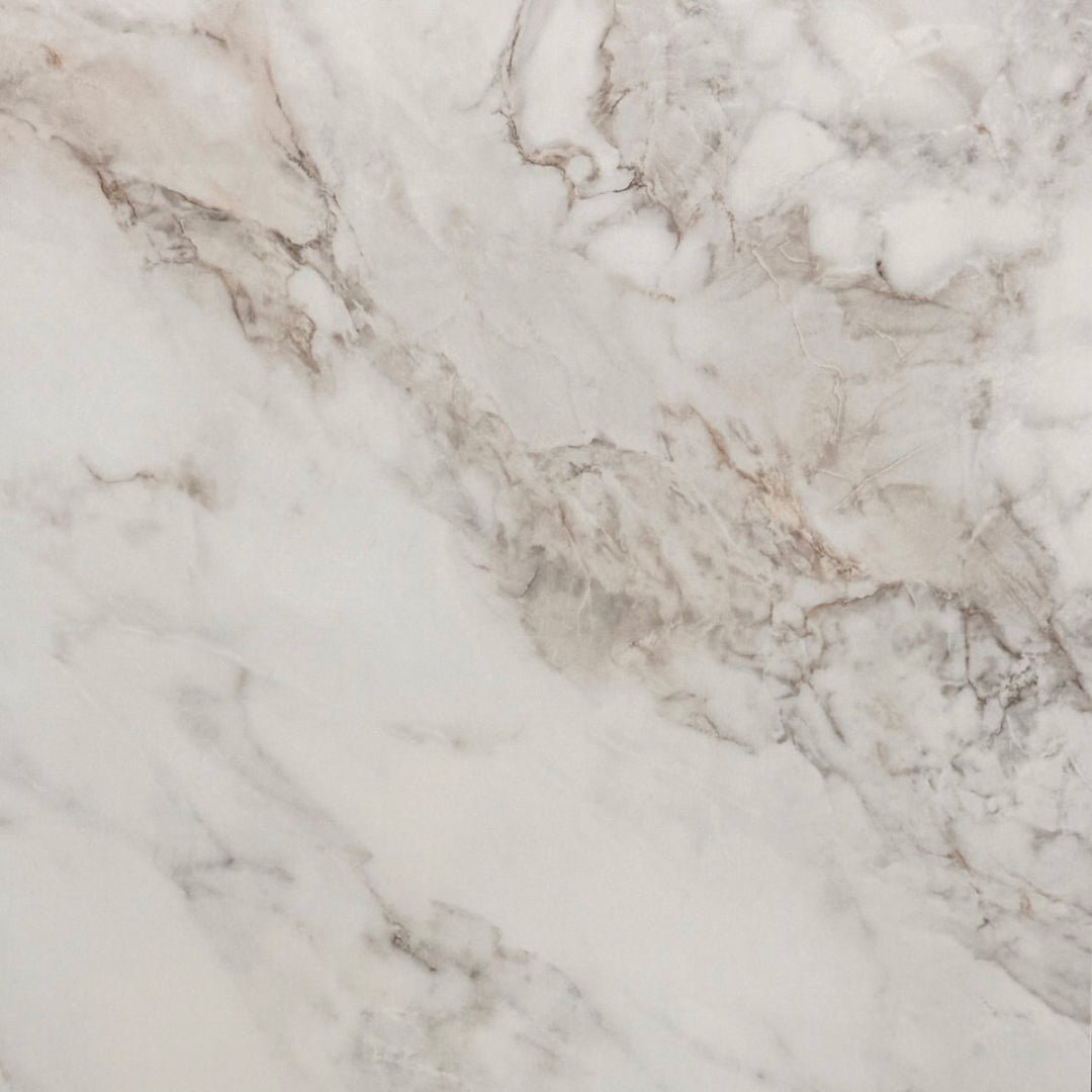 Carreau de céramique rectangulaire blanc avec des veinures gris pâle, fini lustré. Parfait pour une céramique douche blanche moderne.