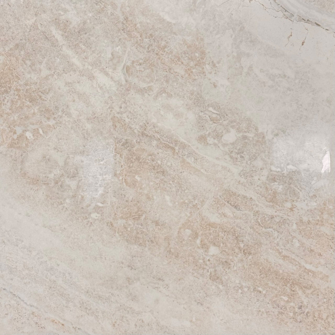 Ceramique salle de bain effet pierre beige clair 24x24, finition lustrée idéale pour murs ou sols chaleureux et lumineux.