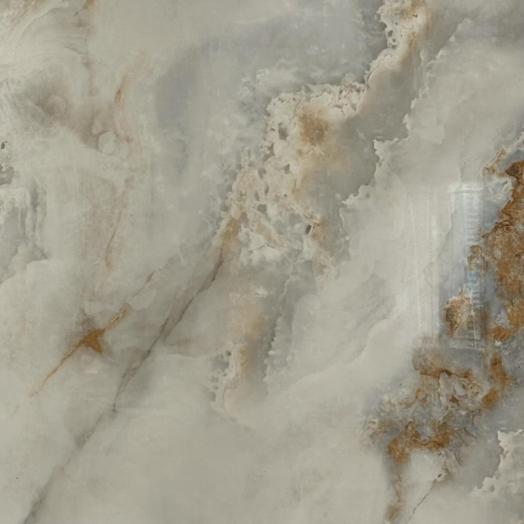 Céramique mur salle de bain effet onyx doré, format 24x48 po, idéale pour créer une ambiance haut de gamme et moderne