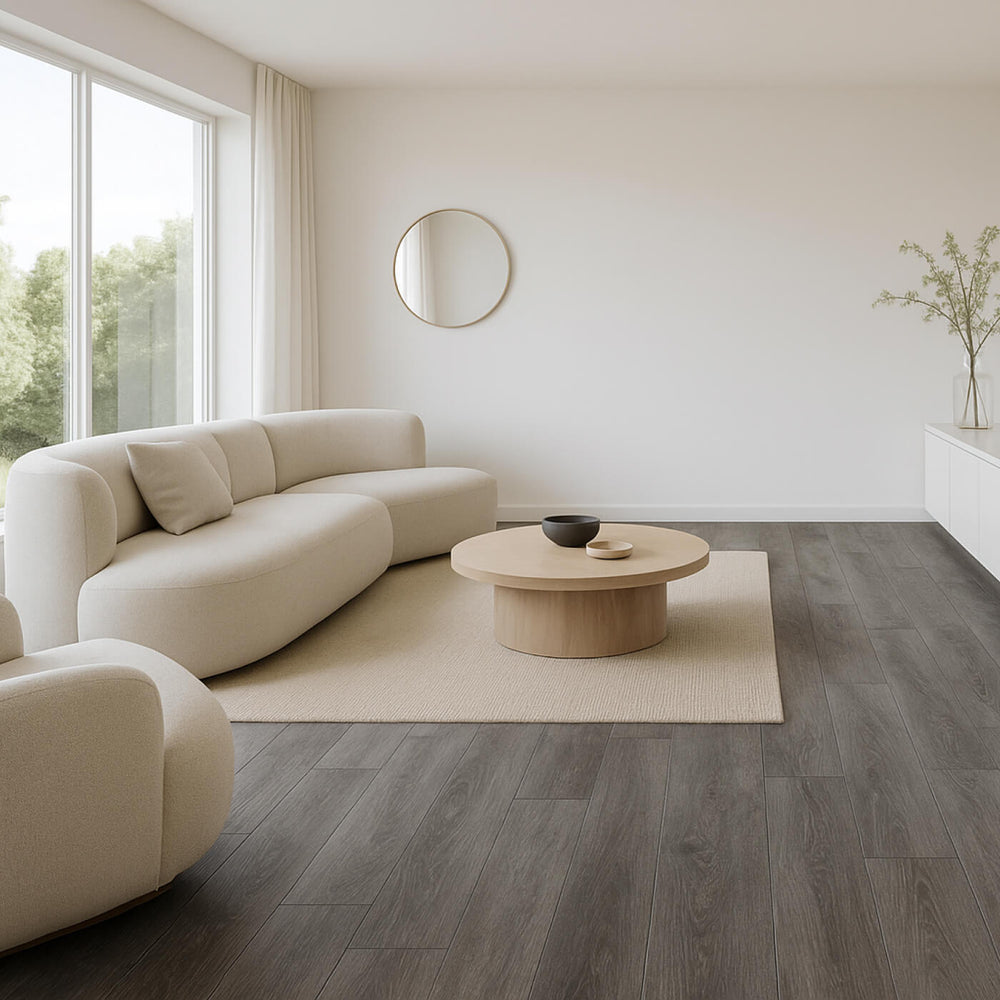 Salon moderne et lumineux avec plancher vinyle SPC Gatwick gris – finition bois naturel, style minimaliste et chaleureux.