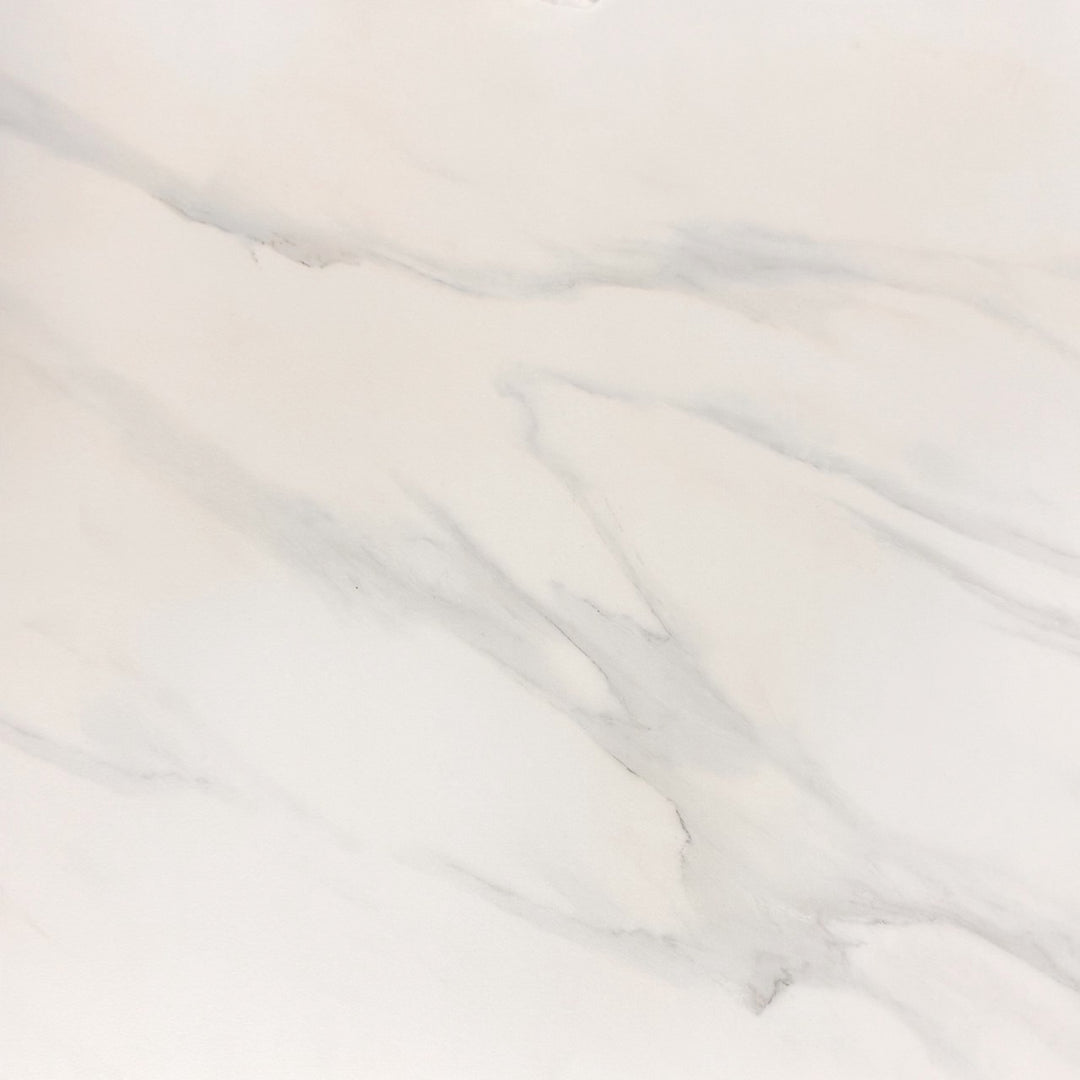 Tuile murale 24x24 en céramique blanche mate avec veines douces, idéale pour douche ou salle de bain moderne