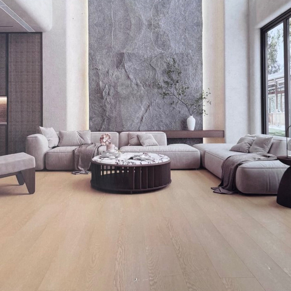 Ambiance de salon contemporain mettant en valeur un plancher vinyle à clipser de couleur chêne naturel, idéal pour un design épuré.