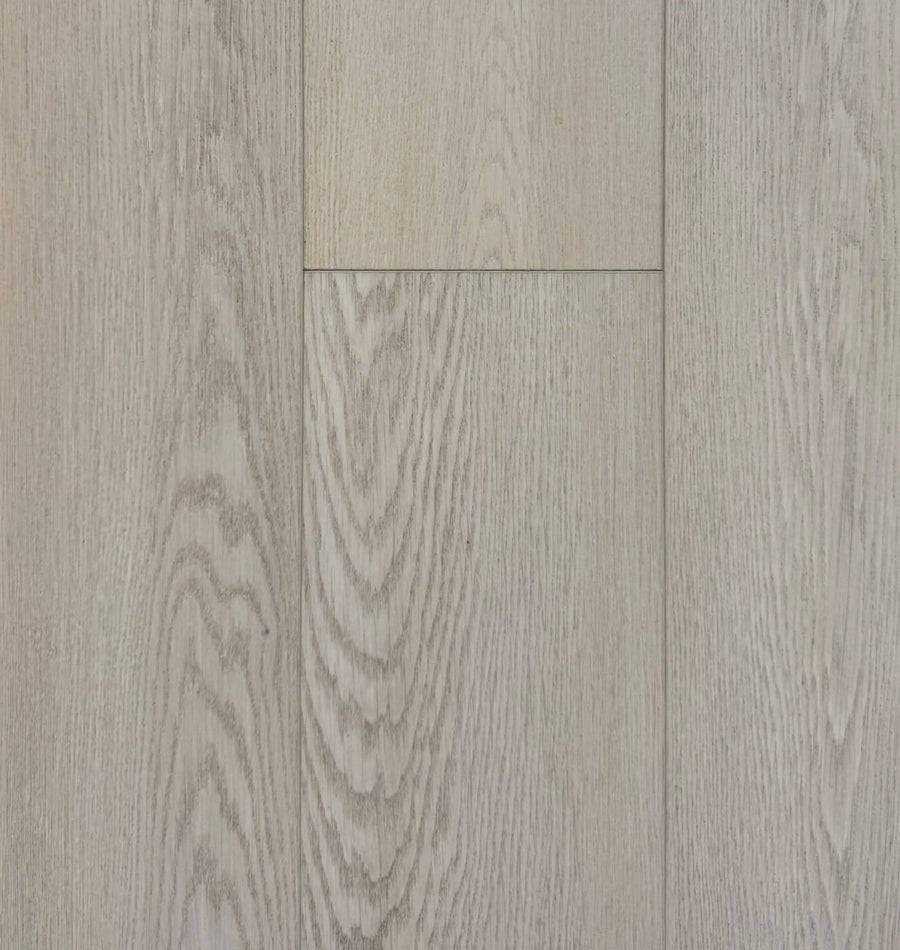 Plancher vinyle à clipser modèle Changi, collection Terminal 7, épaisseur 7mm, fini bois naturel de luxe.