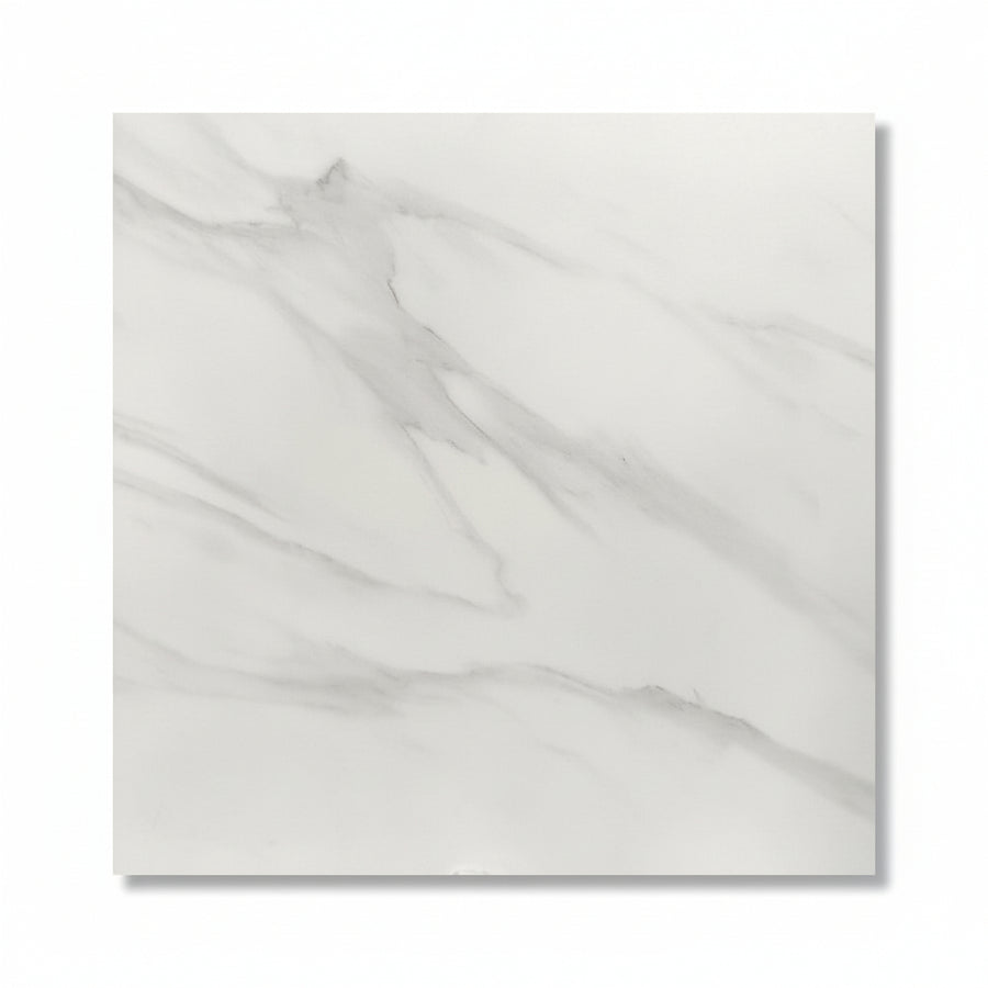 Céramique murale blanche 24x24 avec finition mate et veines grises, parfaite pour douche et salle de bain lumineuse