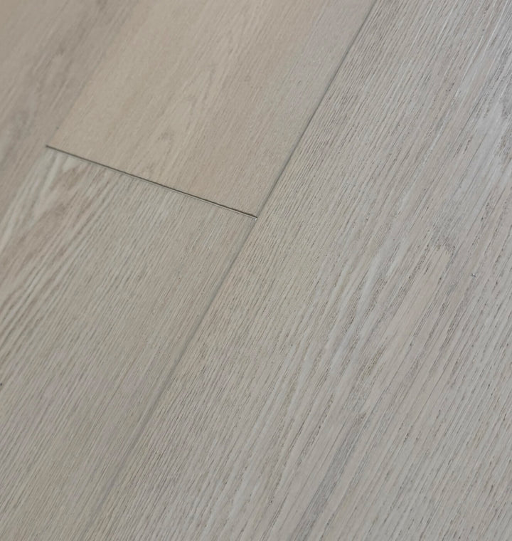 Revêtement de sol en vinyle de luxe Changi par Terminal Flooring, 100% imperméable, installation facile à clipser.