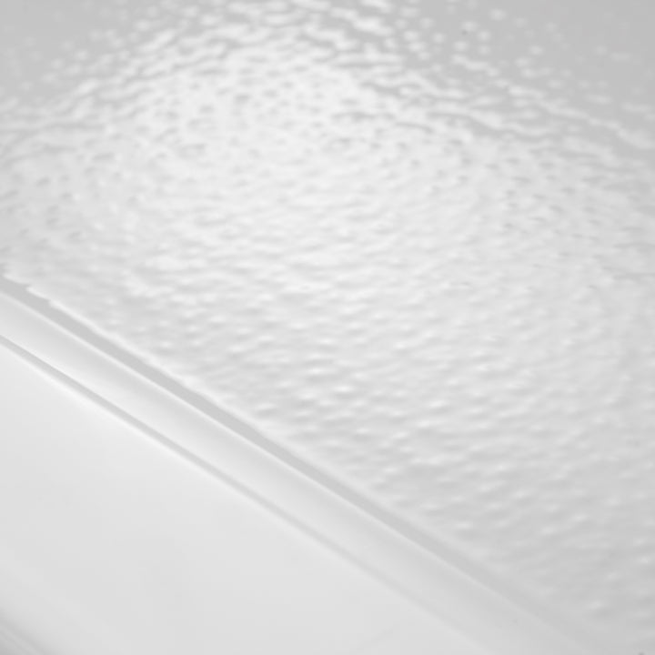 Bain alcôve avec surface antidérapante sécuritaire, disponible avec drain à gauche ou à droite pour s'adapter à votre salle de bain