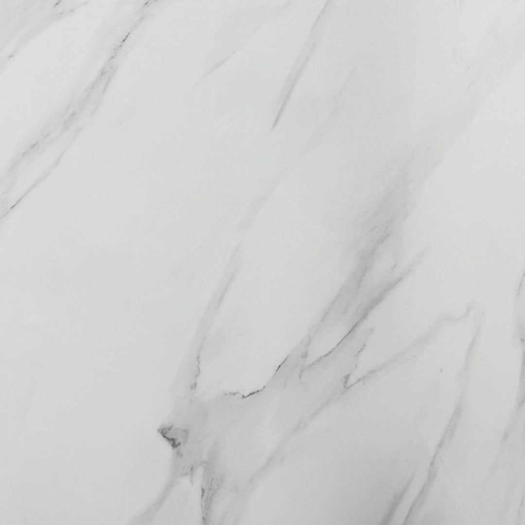 Grande dalle de céramique pour mur de douche blanc poli avec veines grises pour salle de bain moderne