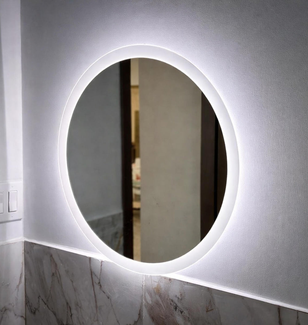 Miroir lumineux DEL de 24 pouces pour salle de bain, offrant un éclairage parfait pour le maquillage