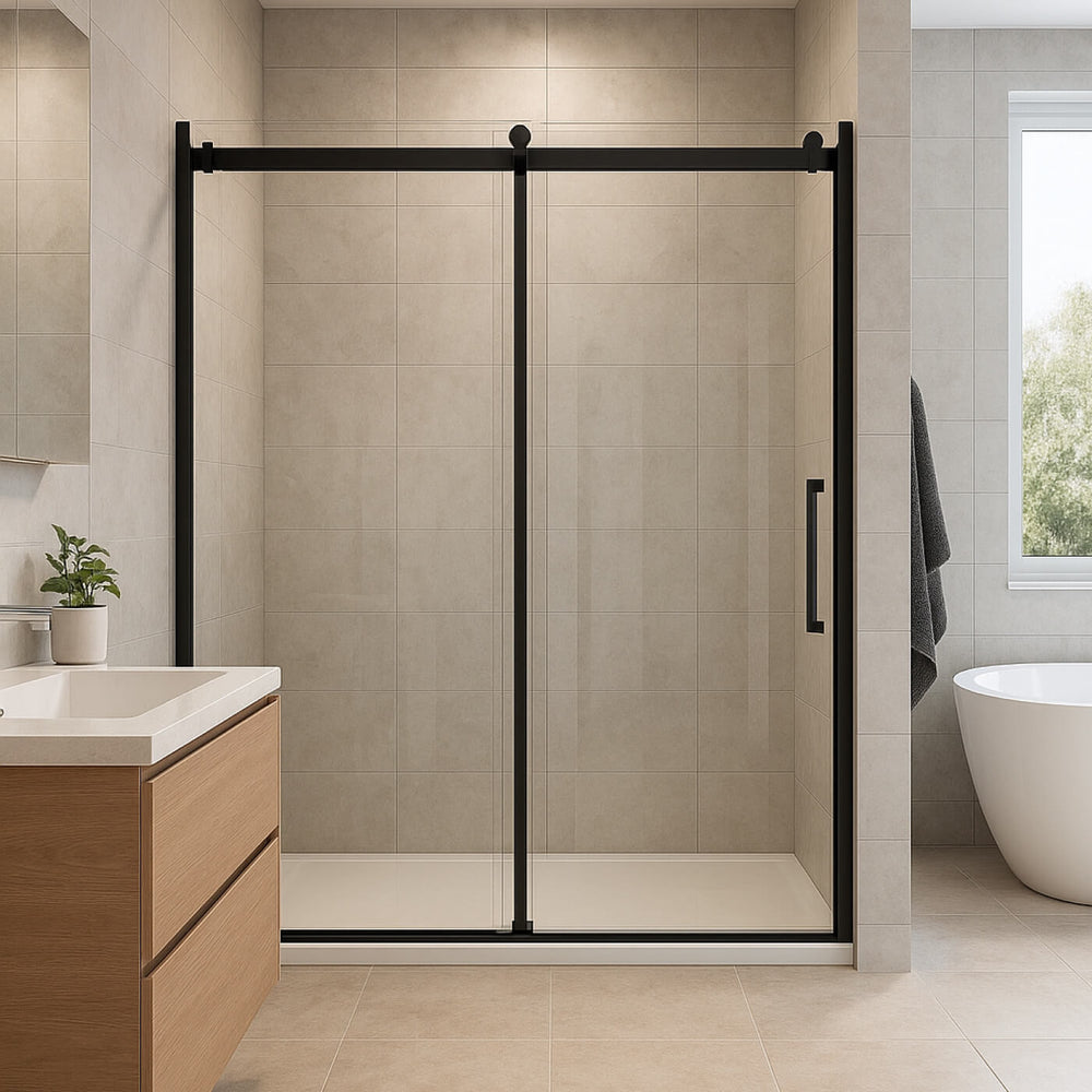 Porte de bain douche coulissante noire installée dans une salle de bain spacieuse et moderne