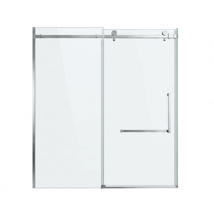 Porte de douche coulissante sans cadre en verre clair avec quincaillerie chromée. Ce modèle, visible sur la photo comprend un panneau fixe et un panneau de porte mobile avec deux roulettes supérieures visibles. Une poignée d'angle chromée est visible sur la porte. Le tout est présenté sur un fond blanc pour mettre en valeur les composants de la porte de douche.