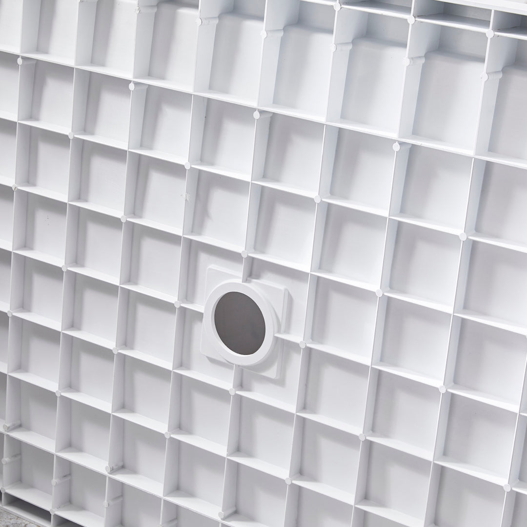Vue arrière d’une base de douche rectangulaire en SMC avec structure renforcée pour une installation stable et durable