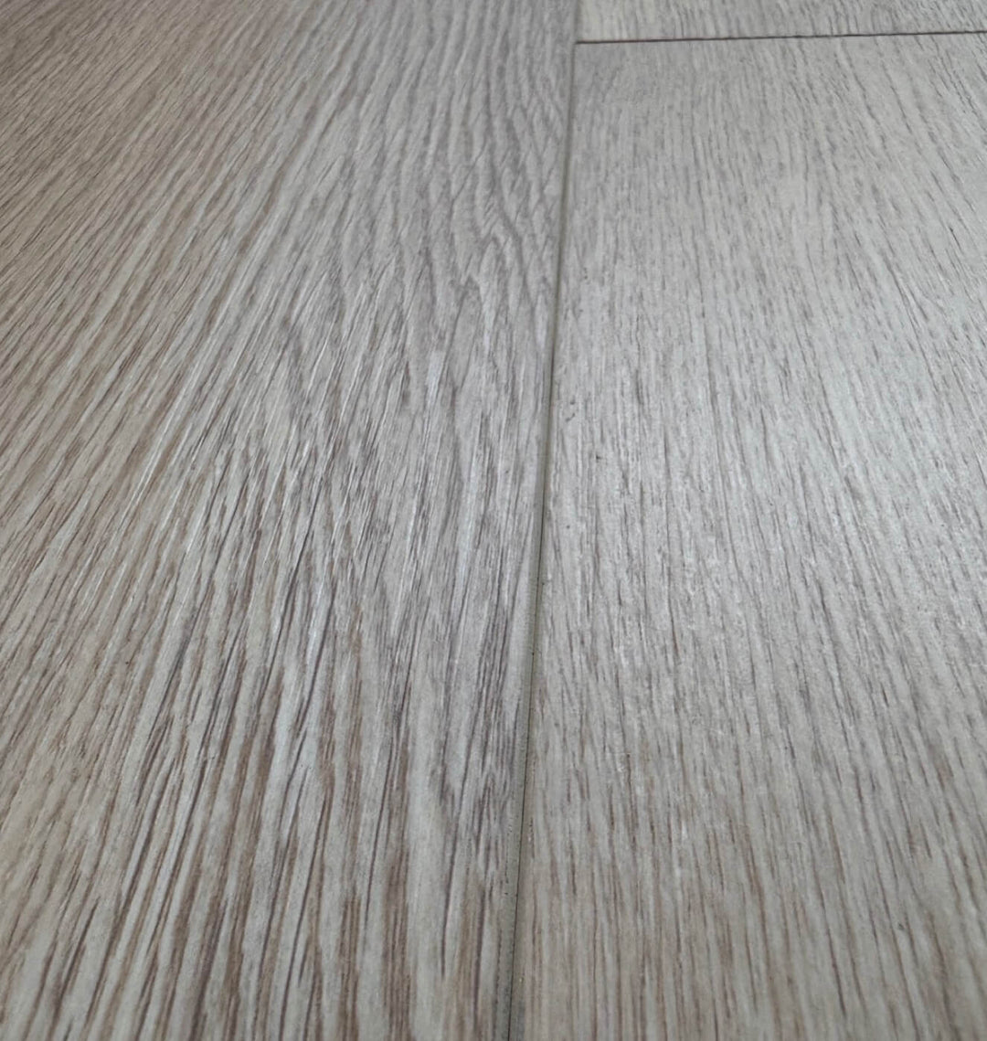 detail-revetement-sol-vinyle-spc-imitation-bois-texture