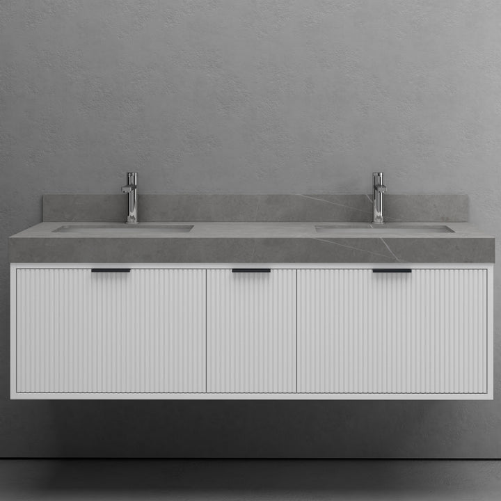 Grande vanite double salle bain flottante au look minimaliste, parfaite pour optimiser l'espace et faciliter le nettoyage du plancher.