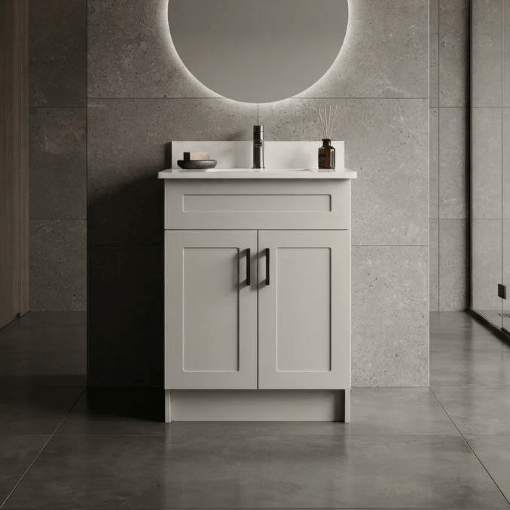 Vanité de salle de bains 24 po blanc Boreal en fini gris installée dans une salle de bain moderne avec miroir rond rétroéclairé