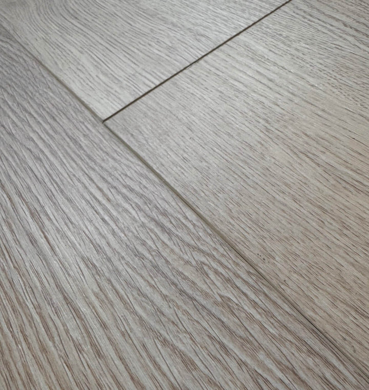 Revêtement de sol en vinyle à clipser Incheon fini bois de chêne naturel, idéal pour un intérieur lumineux et moderne